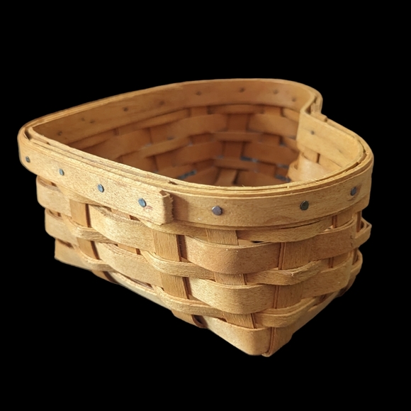 Longaberger 2001 heart shaped basket - Picture 4 of 4